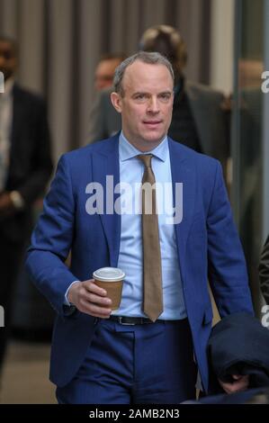 05-01-2020, London, England. Dominic Raab, Außenminister & Erster Staatssekretär, verlässt die BBC, nachdem er in der Andrew Marr Show aufgetreten ist. Kredit:RHI Stockfoto