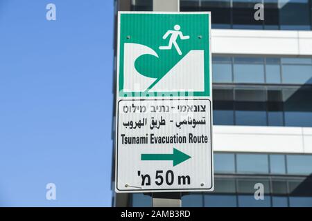 Schild Tsunami-Evakuierungsweg, Tel Aviv, Israel Stockfoto