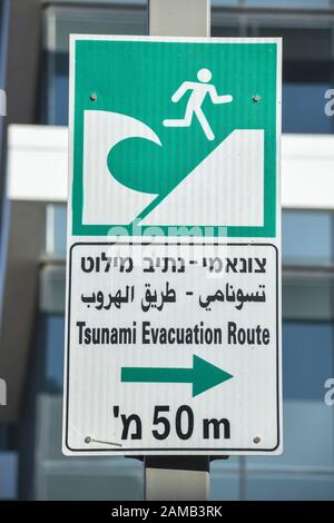 Schild Tsunami-Evakuierungsweg, Tel Aviv, Israel Stockfoto