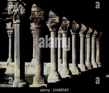 COLUMNAS DEL CLAUSTRO ROMANICO DE LA CATEDRAL DE LA SEO DE URGEL - SIGLO XIII Ort: Catedral. SEO DE URGEL. Lerida. SPANIEN. Stockfoto