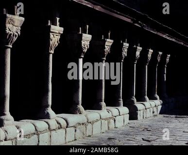 COLUMNAS DEL CLAUSTRO ROMANICO DE LA CATEDRAL DE LA SEO DE URGEL - SIGLO XIII Ort: Catedral. SEO DE URGEL. Lerida. SPANIEN. Stockfoto