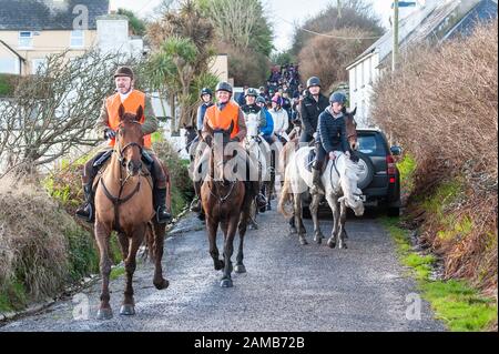 Butlerstown, West Cork, Irland. Januar 2020. Die jährliche Carberry Hunt Butlerstown Fun Ride fand heute mit Hunderten von Pferden und Reitern statt. Die Pferde nähern sich am Strand von Broadstrand. Kredit: Andy Gibson/Alamy Live News Stockfoto