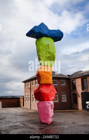 Liverpool, Großbritannien - 19. Oktober 2019: Liverpool Mountain von Ugo Rondinone Stockfoto