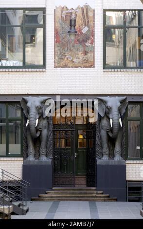 Blick in den Innenhof des Afrikahauses, Hamburg, Deutschland Stockfoto