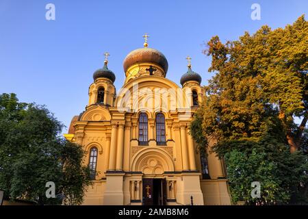 Kathedrale der Heiligen Maria Magdalena bei Sonnenuntergang in Warschau, Polen, Polnisch-orthodoxe Kirche von 1869, russischer Revival-Stil. Stockfoto