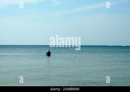 Ko Samui, Thailand, Fischer, die mit ihren Netzen beschäftigt sind Stockfoto