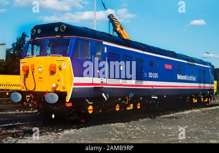 Im frisch applized Network South East livery 50035 "Ark Royal" sieht man sich beim Old Oak Common Day am 17. August 1991 erneut in der Sonne nieder. Stockfoto