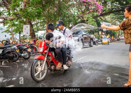 Luang PRABANG, LAOS - 10. APRIL 2013: Songkra-Festival, laotische Neujahrsfeier auch als Pii Mai in Luang Prabang, Laos bekannt am 10. April 2013. Stockfoto