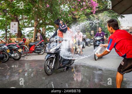 Luang PRABANG, LAOS - 10. APRIL 2013: Songkra-Festival, laotische Neujahrsfeier auch als Pii Mai in Luang Prabang, Laos bekannt am 10. April 2013. Stockfoto