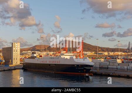 Die La Surprise A General Cargo and Vehicle Ferry loading up at the Port of Las Palmas in Gran Canaria on a Novembers Morning. Stockfoto