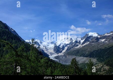 Blick auf den Morterats Gletscher vom Bernina-Express-Zug. Berninapass, Graubünden, Schweiz Stockfoto