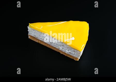 Fresh Lime Pie auf dem dunklen Hintergrund Stockfoto