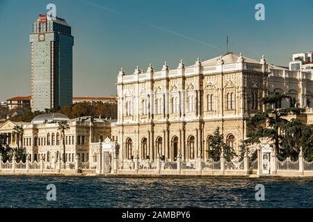 ISTANBUL, Türkei - 9 November, 2019: Dolmabahçe-Palast in Istanbul, Türkei. Palast wurde im Jahre 1856 gebaut und diente als die wichtigsten administrativen Zentrum von t Stockfoto