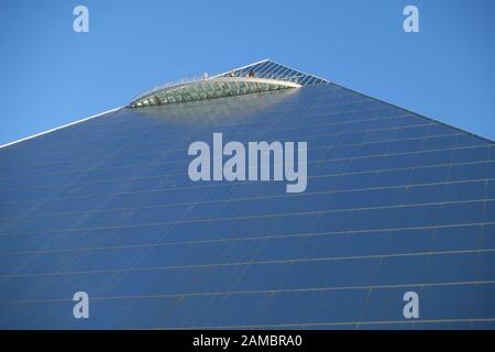 Memphis, TN -5 JAN 2020 - Blick auf die Memphis-Pyramide (Great American Pyramid), eine Wahrzeichen Arena in Memphis-Tennessee, Vereinigte Staaten. Stockfoto