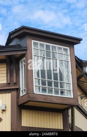 Erker im alten Holzhaus in der Altstadt von Rauma, Finnland Stockfoto
