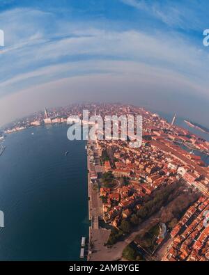 Die Antenne mit 180 Grad Panoramabilder. Panorama der Luftaufnahme von Venedig, Italien Stockfoto