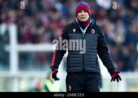 Turin, Italien - 12. Januar 2020: Sinisa Mihajlovic, Cheftrainerin des FC Bologna, Gesten während des Serie-A-Fußballspiels zwischen dem FC Torino und dem FC Bologna. Torino FC gewann 1:0 über den FC Bologna. Kredit: Nicolò Campo/Alamy Live News Stockfoto