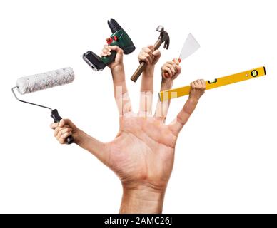 Hand hält verschiedene Konstruktionswerkzeuge isoliert auf weißem Hintergrund. Konzept Handwerker Stockfoto