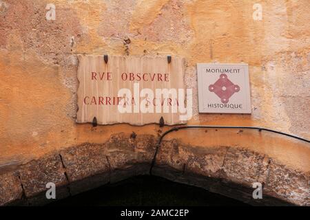 Rue Obscure, Dunkle Passage, 13. Jahrhundert, Villefranche sur Mer, Cote d Azur, französische Riviera, Provence, Frankreich, Europa Stockfoto