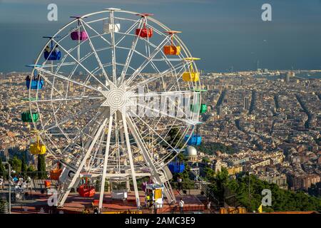 Barcelona, Spanien - EINE Fährfahrt mit dem Rad im Vergnügungspark Tibidabo Stockfoto