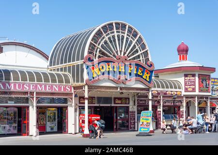 Eintritt zum North Pier, Der Promenade, Blackpool, Lancashire, England, Großbritannien Stockfoto