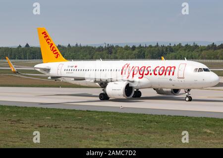 Frankfurt, Deutschland - 22. April 2018: Fly Pegasus Airbus A320 Neo Airplane at Frankfurt Airport (FRA) in the Germany. Airbus ist ein Flugzeughersteller Stockfoto