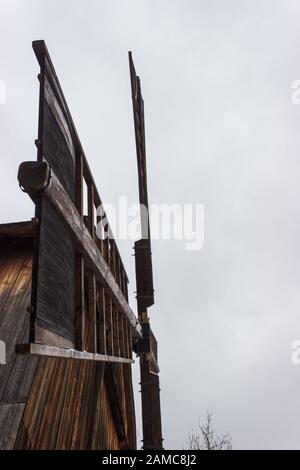 Detail der Rotorblätter von retro Windmühle im Winter Stockfoto