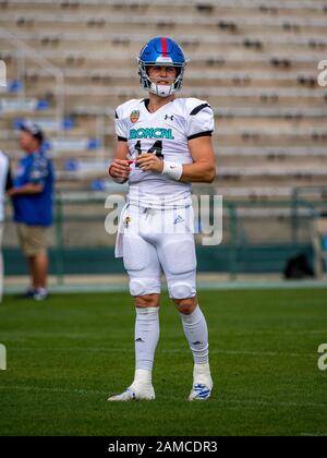 DeLand, FL, USA. Januar 2020. American Team Quarterback Carter Stanley (14) während College Football All Star Game im SPIRAL Tropical Bowl zwischen American (White) und National (Black0 im Spec Martin Stadium in DeLand, Fl. Romeo T Guzman/CSM/Alamy Live News Stockfoto