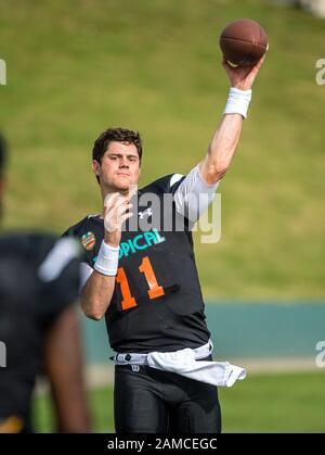 DeLand, FL, USA. Januar 2020. Nationalmannschafts-Quarterback Alex Hornibrook (11) während College Football All Star Game im SPIRAL Tropical Bowl zwischen American (White) und National (Black0 im Spec Martin Stadium in DeLand, Fl. Romeo T Guzman/CSM/Alamy Live News Stockfoto