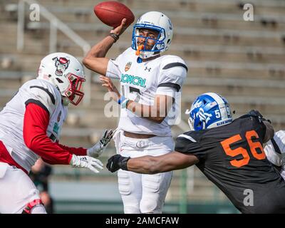 DeLand, FL, USA. Januar 2020. Quarterback des amerikanischen Teams Jaylon Henderson (17) während des College Football All Star Game im SPIRAL Tropical Bowl zwischen American (White) und National (Black0 im Spec Martin Stadium in DeLand, Fl. Romeo T Guzman/CSM/Alamy Live News Stockfoto