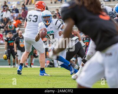 DeLand, FL, USA. Januar 2020. Quarterback des amerikanischen Teams Jaylon Henderson (17) während des College Football All Star Game im SPIRAL Tropical Bowl zwischen American (White) und National (Black0 im Spec Martin Stadium in DeLand, Fl. Romeo T Guzman/CSM/Alamy Live News Stockfoto