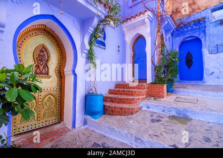 Chefchaouen, eine Stadt mit blau bemalten Häusern und engen, schönen, blauen Straßen, Marokko, Afrika Stockfoto