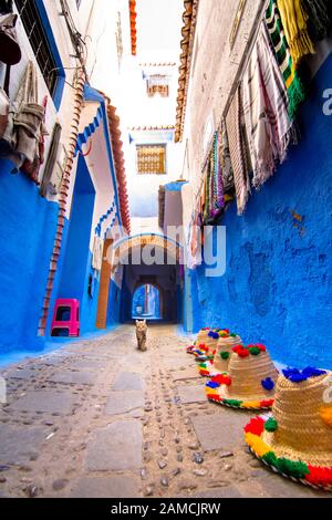 Chefchaouen, eine Stadt mit blau bemalten Häusern und engen, schönen, blauen Straßen, Marokko, Afrika Stockfoto