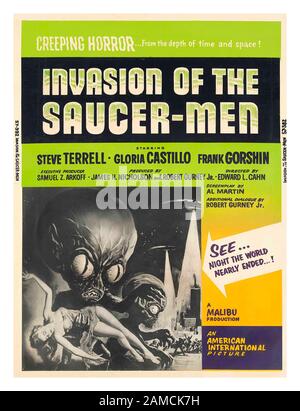 Invasion DER UNTERTASSE Vintage Horror 1950er Movie Film Poster mit Steve Terrell, Gloria Castillo, Frank Gorshin, 1957, von Künstler Albert Kallis Stockfoto