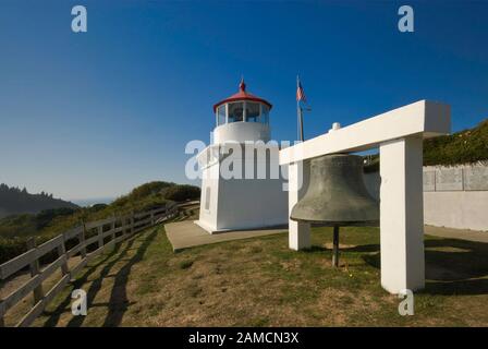 Trinidad Memorial Lighthouse, Nachbau von Trinidad Head Lighthouse und Fog Bell in Trinidad an der Redwood Coast, Kalifornien, USA Stockfoto