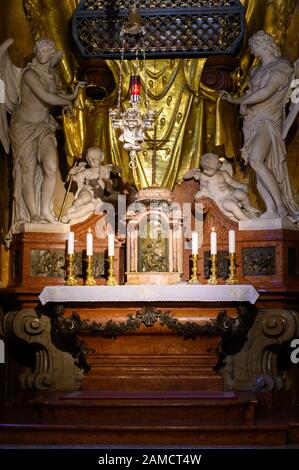 Der Tabernakel mit der Eucharistie im Martinsdom, Bratislava. Stockfoto