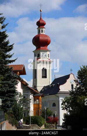 Barocke-Pfarrkirche St. Stephan, Niederdorf, Südtirol, Italien Stockfoto