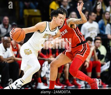 12. Januar 2020: Colorado Buffaloes Guard Maddox Daniels (3) fährt gegen Utah Utes Forward Timmy allen (1) in der ersten Hälfte des Basketballspiels der Männer zwischen Colorado und Utah im Coors Events Center in Boulder, CO. Colorado, lief in der ersten Hälfte auf einen 26:7-Vorsprung. Derek Regensburger/CSM. Stockfoto