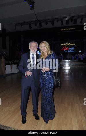 Dieter Hallervorden und seine Freundin Christiane Zander sind 120. Presseball Berlin "Liebesgruesse aus Europa" im Maritim Hotel Berlin am 11.01.2020 Stockfoto