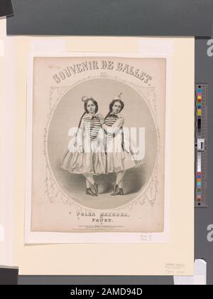 Souvenir de Ballet, polka mazurka de Faust Emma Santolini und Hannah Gale, eine mit eingekerkten Fingern, Hände auf der Schulter der anderen, beide in Kostüm, Haare in den Gefachen; Souvenir de Ballet, Polka mazurka de Faust. Stockfoto