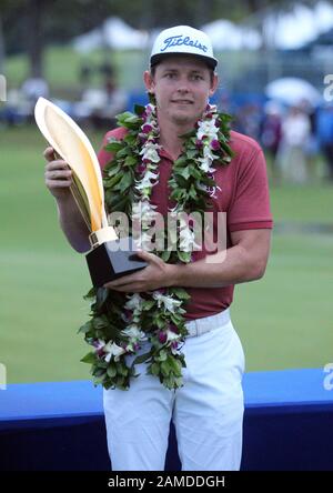 Honolulu, Hawaii, USA. 12. Januar 2020 - Cameron Smith (aus) hält seine Trophäe, nachdem er die Sony Open im Waialae Country Club in Honolulu gewonnen hat, HI - Michael Sullivan/CSM Credit: CAL Sport Media/Alamy Live News Stockfoto