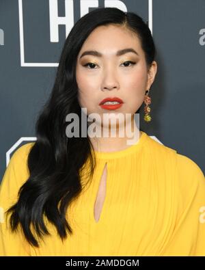 Santa Monica, Kalifornien, USA. Januar 2020 - Santa Monica, Kalifornien - Awkwafina. 25th Annual Critic's Choice Awards im Barker Hangar. Foto-Credit: Birdie Thompson/AdMedia/MediaPunch Credit: MediaPunch Inc/Alamy Live News Stockfoto
