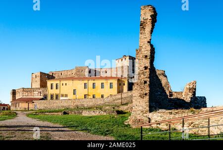 Die Heptapyrgion (alias Yedi Kule, eine Festung aus der Zeit der Osmanen) und Teil der mittelalterlichen Stadtmauern in Saloniki, Grrece. Stockfoto