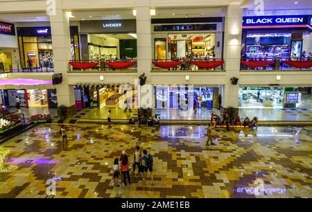 Kuala Lumpur, Malaysia - 16. Januar 2017. Innenbereich des Einkaufszentrums in Kuala Lumpur, Malaysia. KL ist ein Zentrum für Finanzen, Versicherungen, Immobilien und das Stockfoto