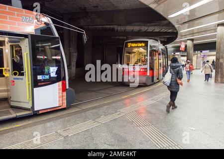 Bahnhof Schottentor, Universitätsbahnhof, Wien, Österreich. Stockfoto