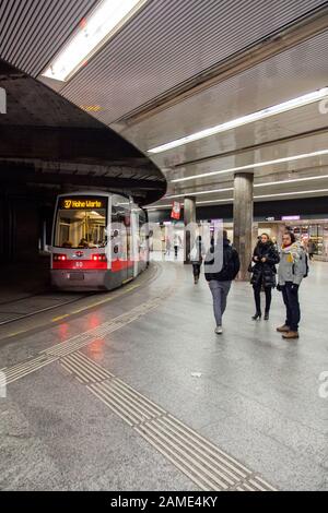 Bahnhof Schottentor, Universitätsbahnhof, Wien, Österreich. Stockfoto