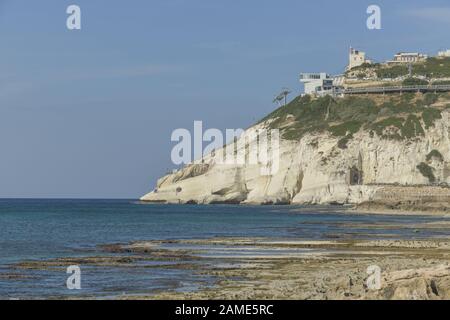 Küste, Mittelmeer, Felsen von Rosh Hanikra, Nord-Israel Stockfoto