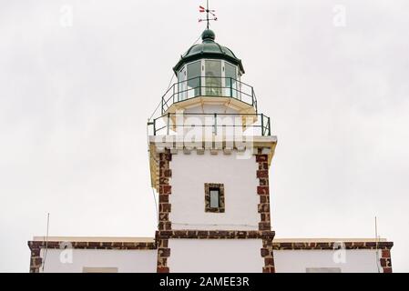 Akrotiri Leuchtturm auf der Insel Santorin, Griechenland Stockfoto