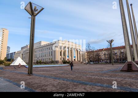 Vilnius, Litauen - 16. Dezember 2019: Das Gebäude der Martynas Mazvydas Nationalbibliothek von Litauen in Vilnius Stockfoto
