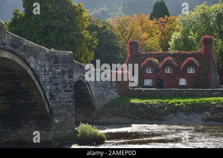 Llanrwst. Brücke und Teahouse. Nordwales. Großbritannien Stockfoto